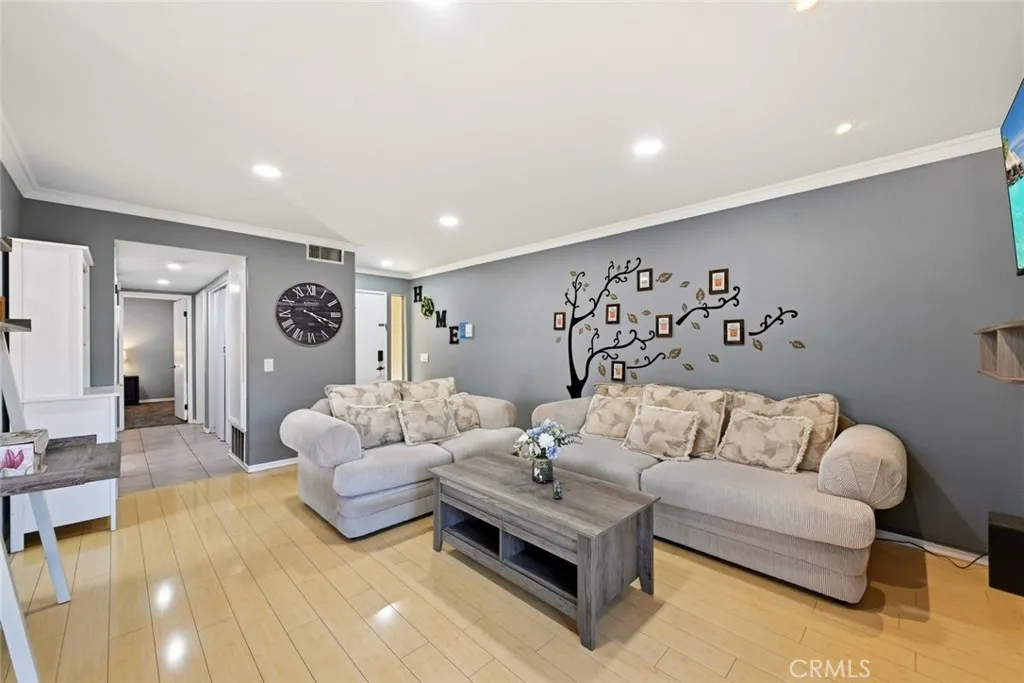 https://cdn.realtyfeed.com/cdn/127/307065865/a61c504c2b8a12175ea2284d5fa007c7.webp