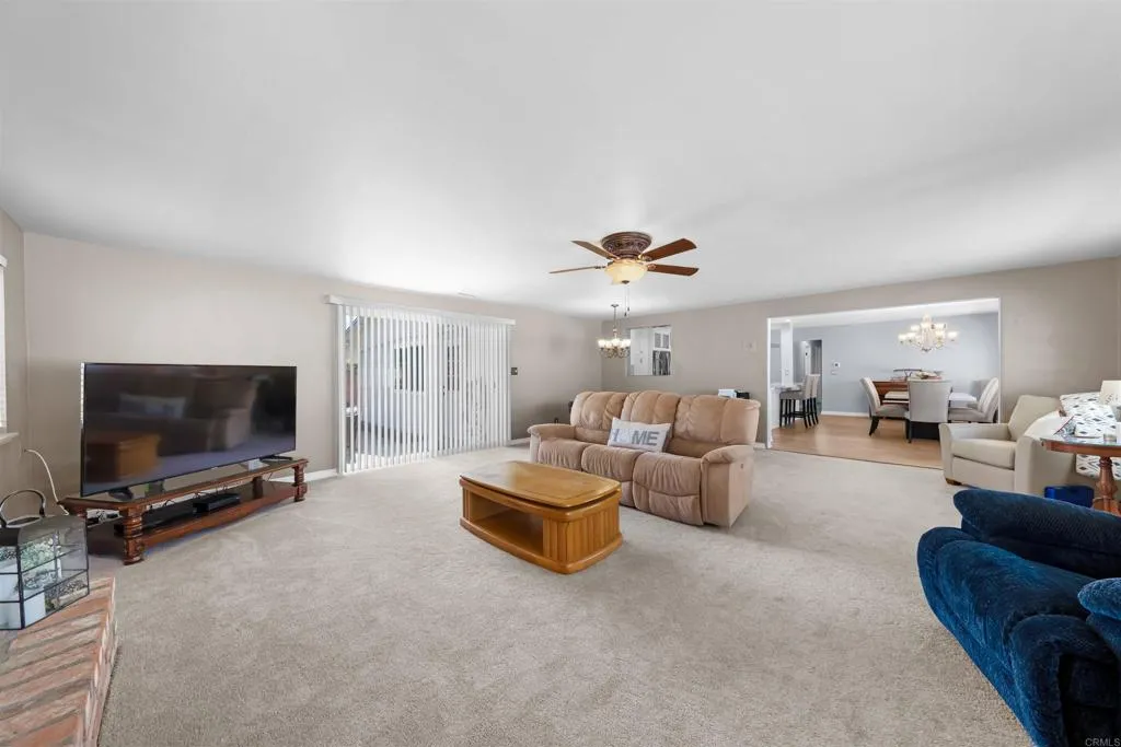 https://cdn.realtyfeed.com/cdn/127/307066008/a8dcaa2c8eb4494cece434bb493afecc.webp