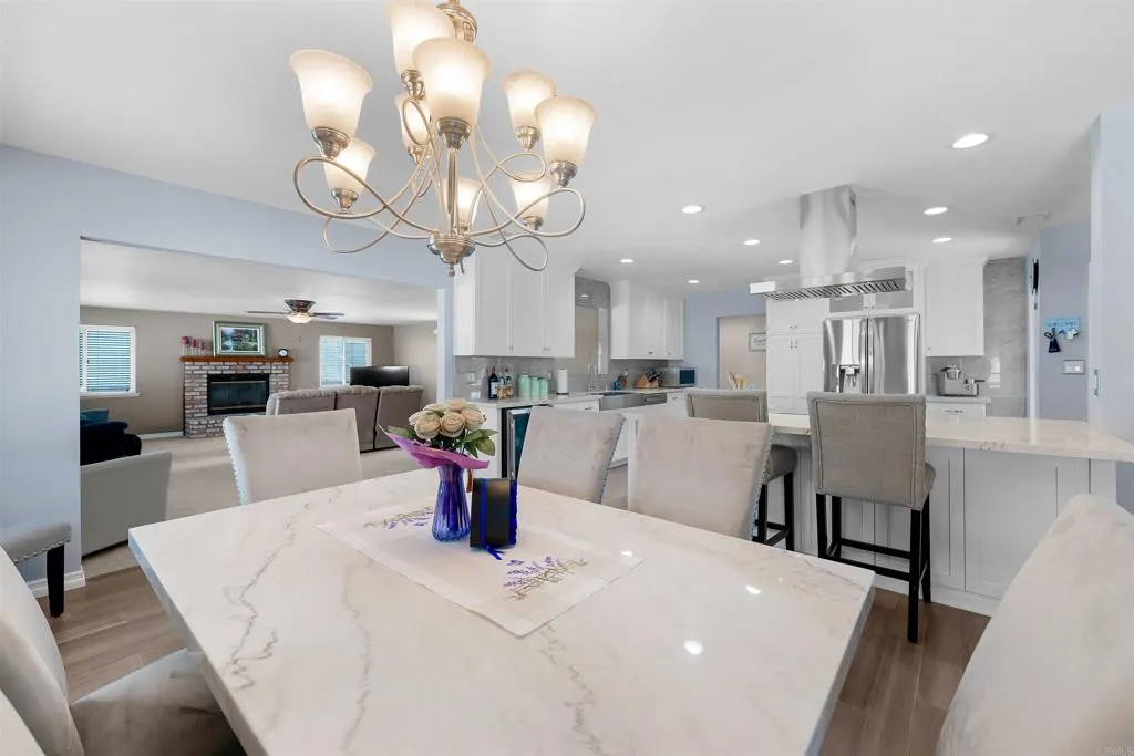 https://cdn.realtyfeed.com/cdn/127/307066008/fb1b82f5db5849eaf49a3e14c235a557.webp