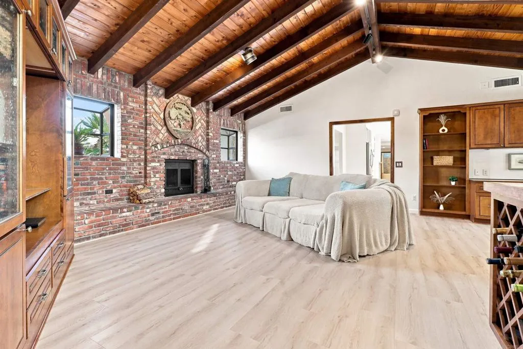 https://cdn.realtyfeed.com/cdn/127/307066012/0ccf7214e580de3264ee419e47f43c13.webp