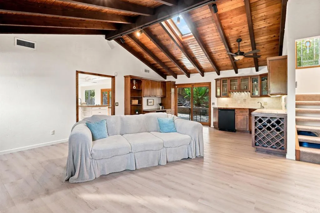 https://cdn.realtyfeed.com/cdn/127/307066012/325ddfb28b7f410f5be46a173c91abe3.webp