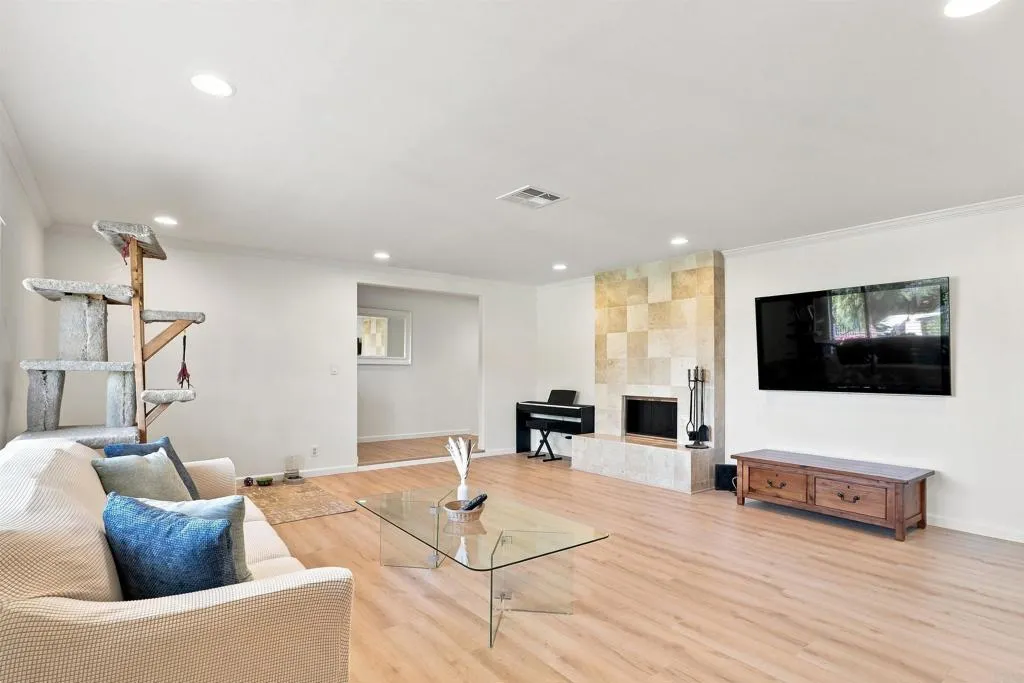 https://cdn.realtyfeed.com/cdn/127/307066012/682cd99116af3753a9d225d4782c752f.webp