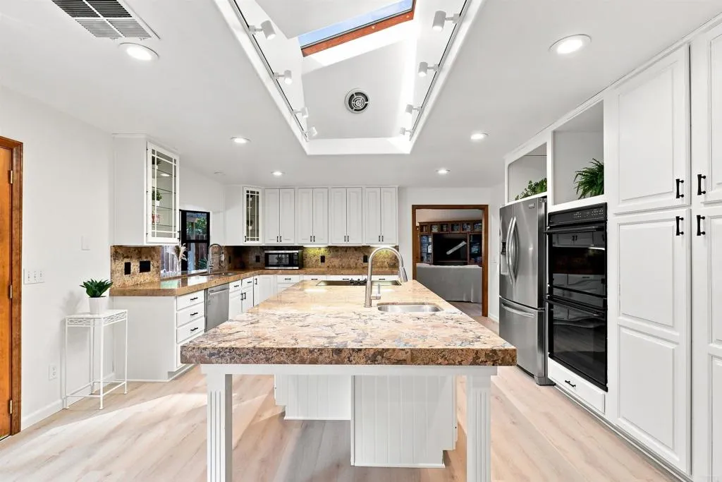 https://cdn.realtyfeed.com/cdn/127/307066012/837aa26f7193cff743f71c9ea453cdb8.webp