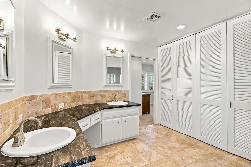 https://cdn.realtyfeed.com/cdn/127/307066012/87fefe12b282692224d0e7490b81efcb.webp
