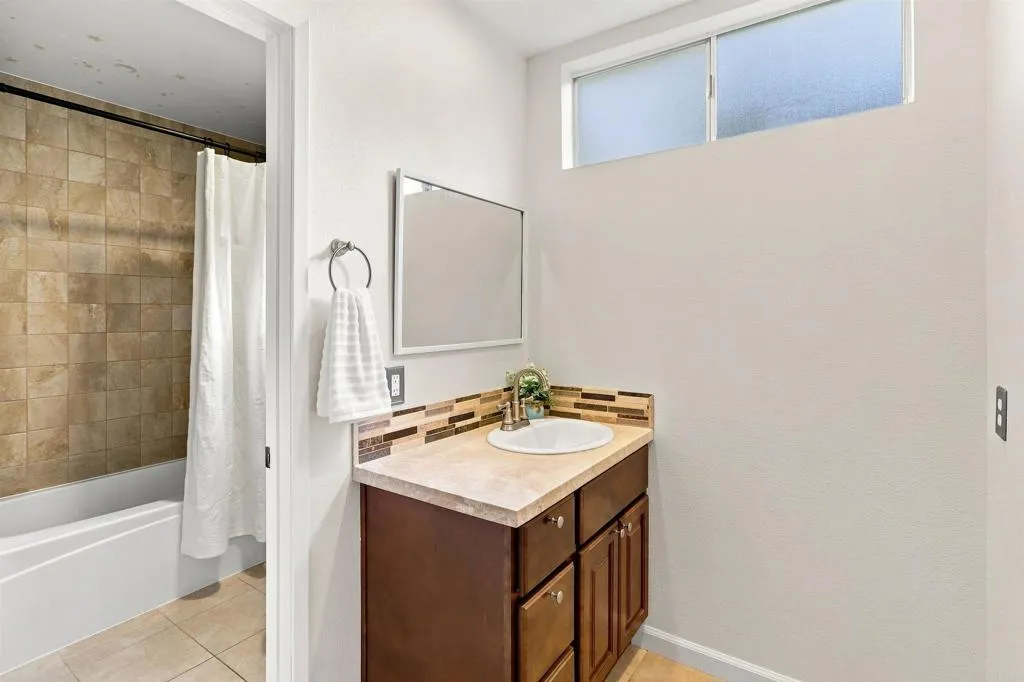 https://cdn.realtyfeed.com/cdn/127/307066012/ad9c8704ab70a3bac2e9039bc27165a1.webp