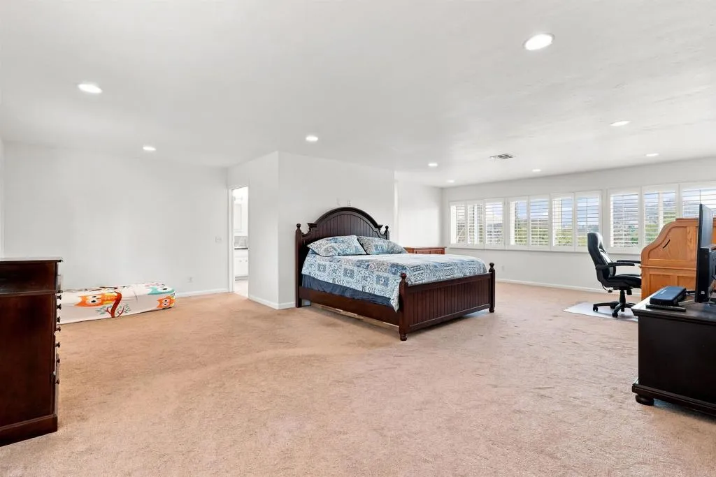 https://cdn.realtyfeed.com/cdn/127/307066012/bdd6cc3ddd4d4a593d769748dee0ffcd.webp