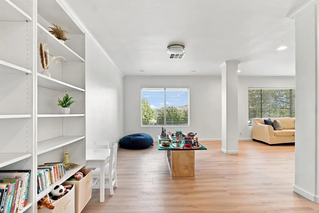 https://cdn.realtyfeed.com/cdn/127/307066012/e6fabd48bd5ac00838a6456627b95a19.webp