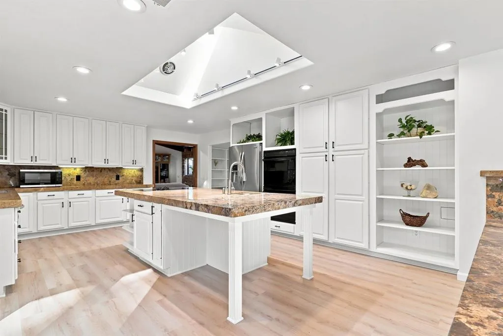 https://cdn.realtyfeed.com/cdn/127/307066012/ea75e345d906428524009325951a64a1.webp