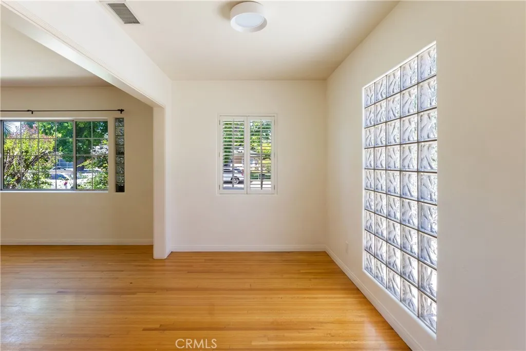 Sherman Oaks, CA 91423