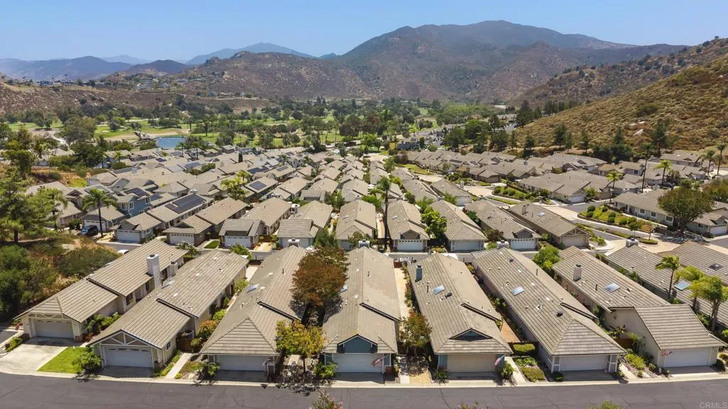 https://cdn.realtyfeed.com/cdn/127/307066142/5dd7a7d784807f65dd4b32a87bfaaca5.webp