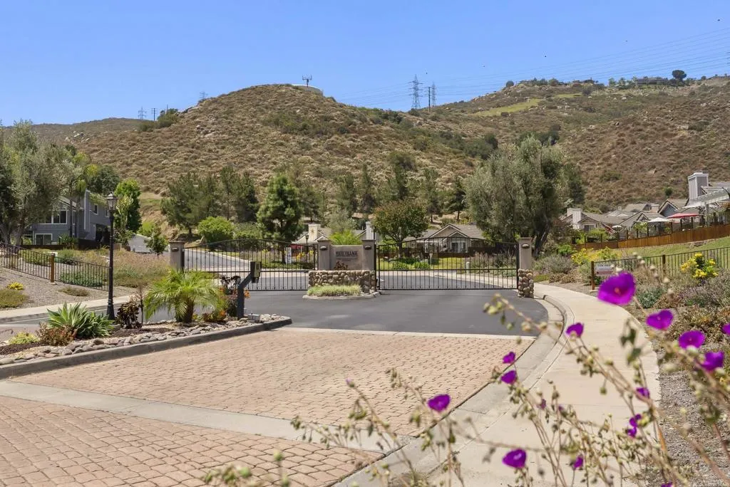 https://cdn.realtyfeed.com/cdn/127/307066142/8bfaf5c61002c7cda6dc41fb1d601066.webp