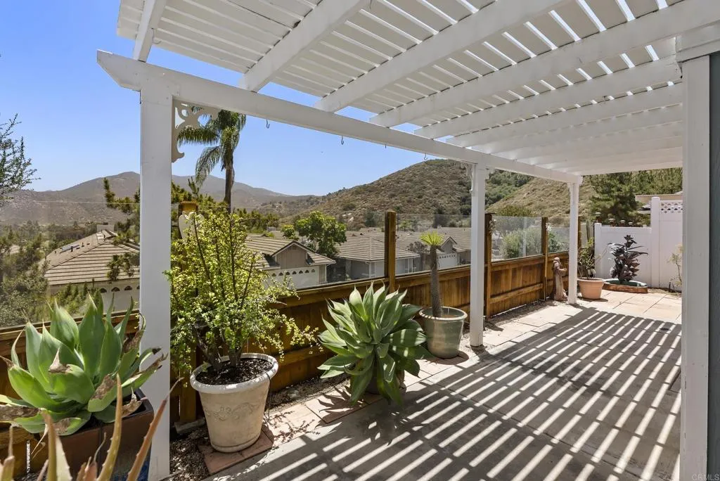 https://cdn.realtyfeed.com/cdn/127/307066142/c21355fd69bb614f1a8dd54d249da6ea.webp