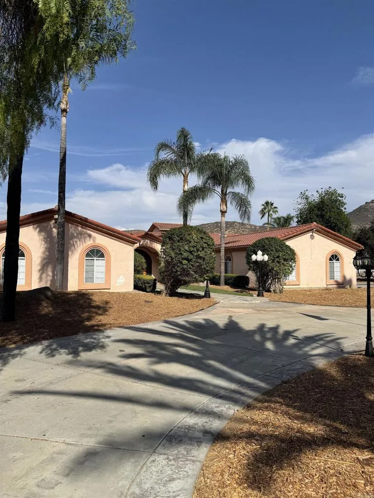 1555 Willow Glen Dr., El Cajon, CA 92019 - Photo 2 of 15, El Cajon, CA