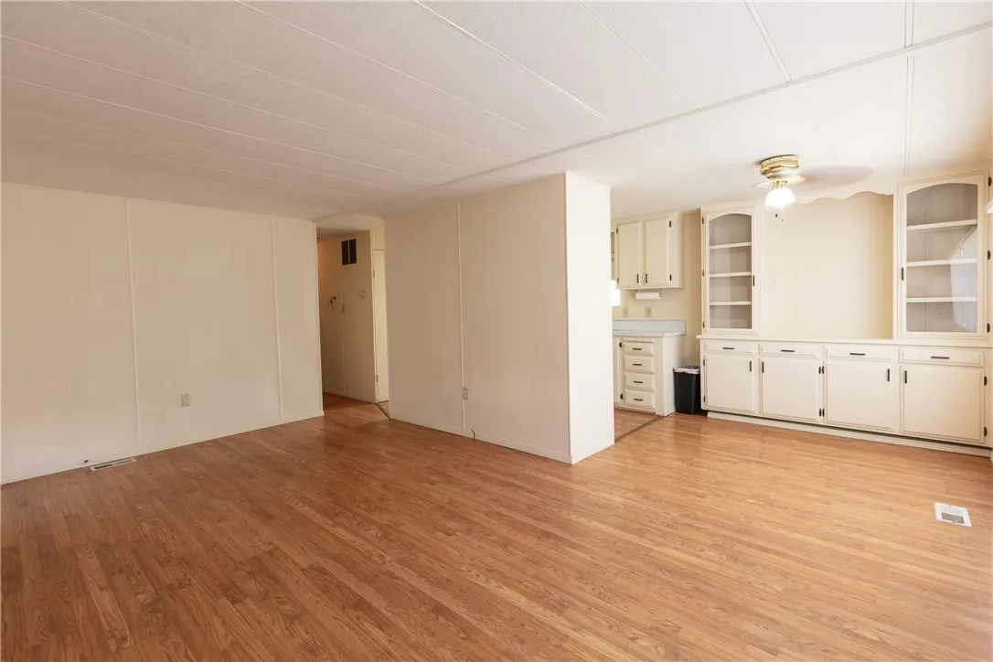 https://cdn.realtyfeed.com/cdn/127/307066176/07693fc52a8bf2f866fd809000742553.webp