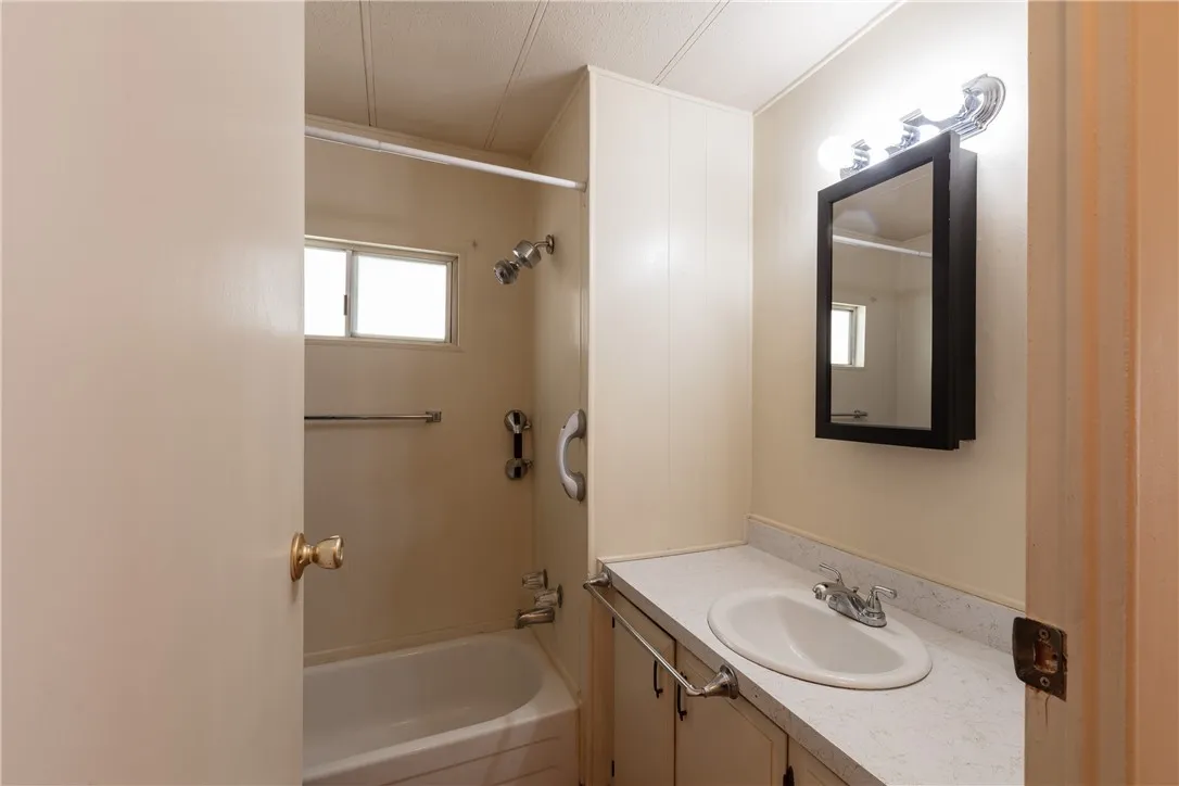 https://cdn.realtyfeed.com/cdn/127/307066176/cf554bf96af1334116769e875b2b6ce6.webp