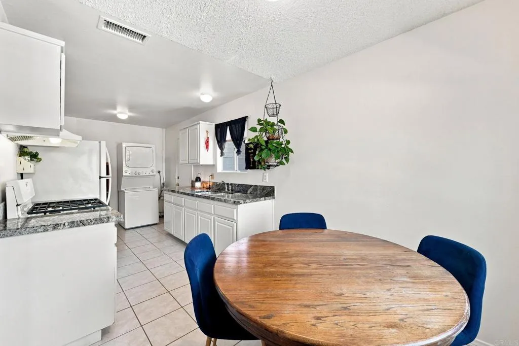 https://cdn.realtyfeed.com/cdn/127/307066204/02efe4872b8768a04de8fad40dad46b5.webp