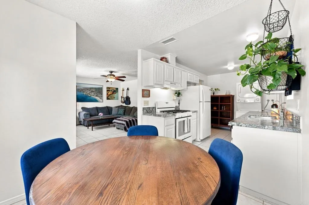 https://cdn.realtyfeed.com/cdn/127/307066204/995a3728aedfcbc0d71612e42613f7fb.webp