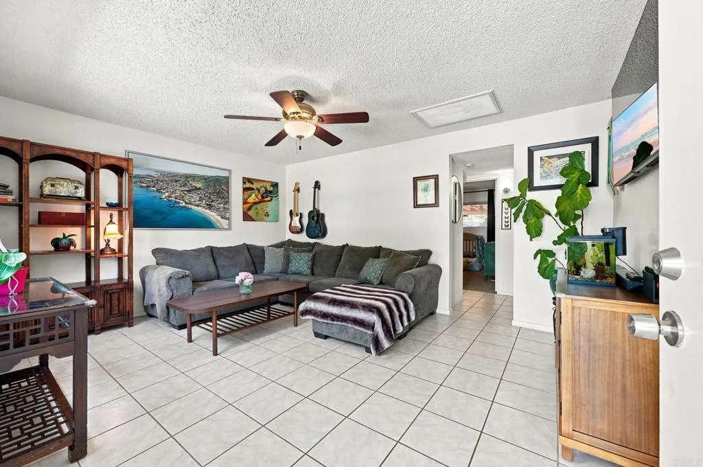 https://cdn.realtyfeed.com/cdn/127/307066204/f94a6a42d1a140348d854db99e5faeac.webp