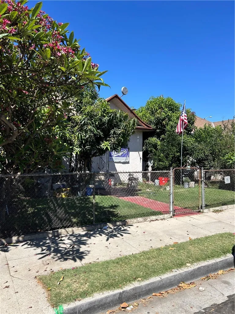 Los Angeles, CA 90037