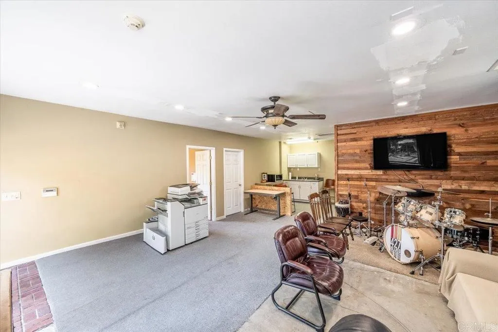 https://cdn.realtyfeed.com/cdn/127/307066324/24ca3f470bbe5ce5a48472f7cc3f12c1.webp
