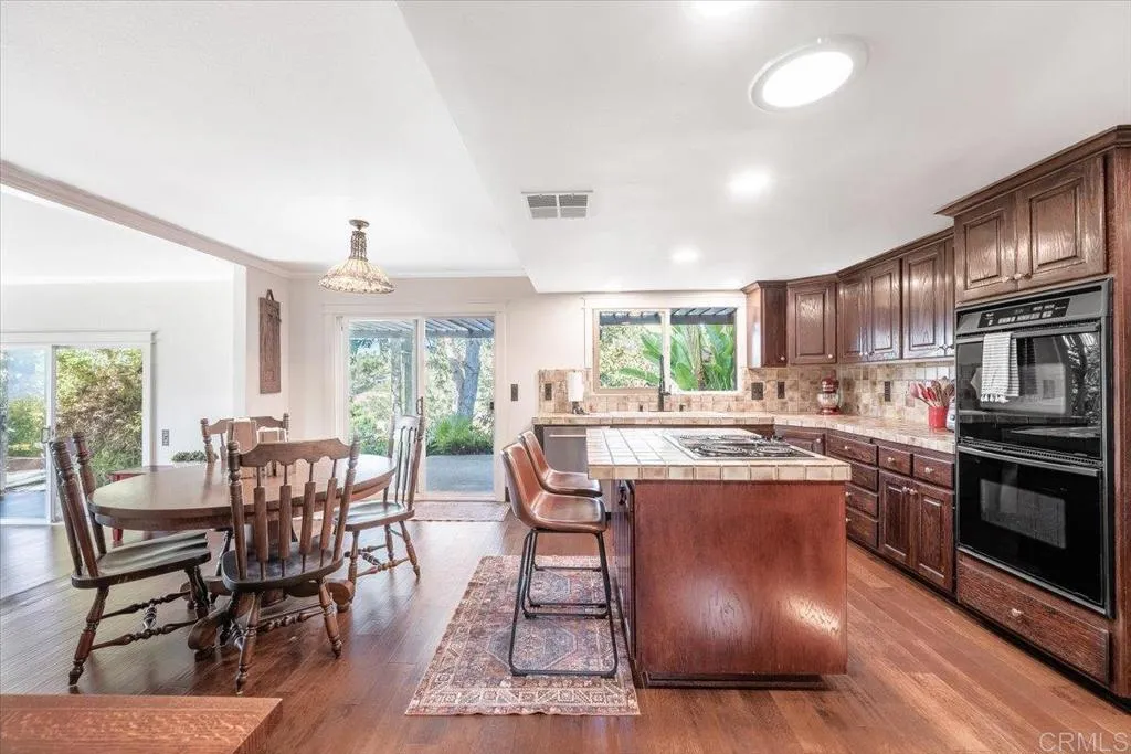 https://cdn.realtyfeed.com/cdn/127/307066324/4a6d48ebd7c4f45ff545d0472d1aace4.webp