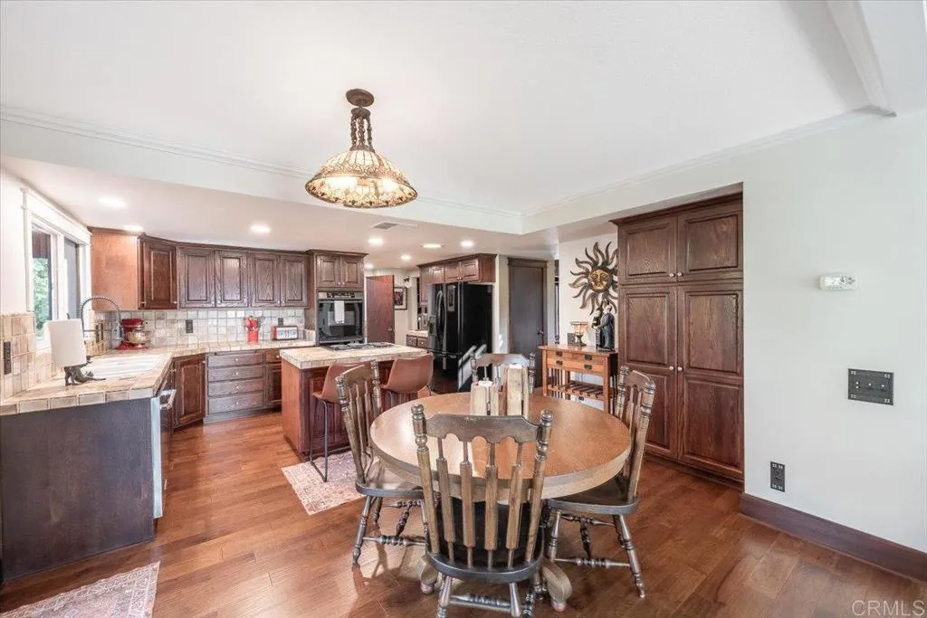https://cdn.realtyfeed.com/cdn/127/307066324/675a430f1c0cabd66610e5000dd82cf5.webp