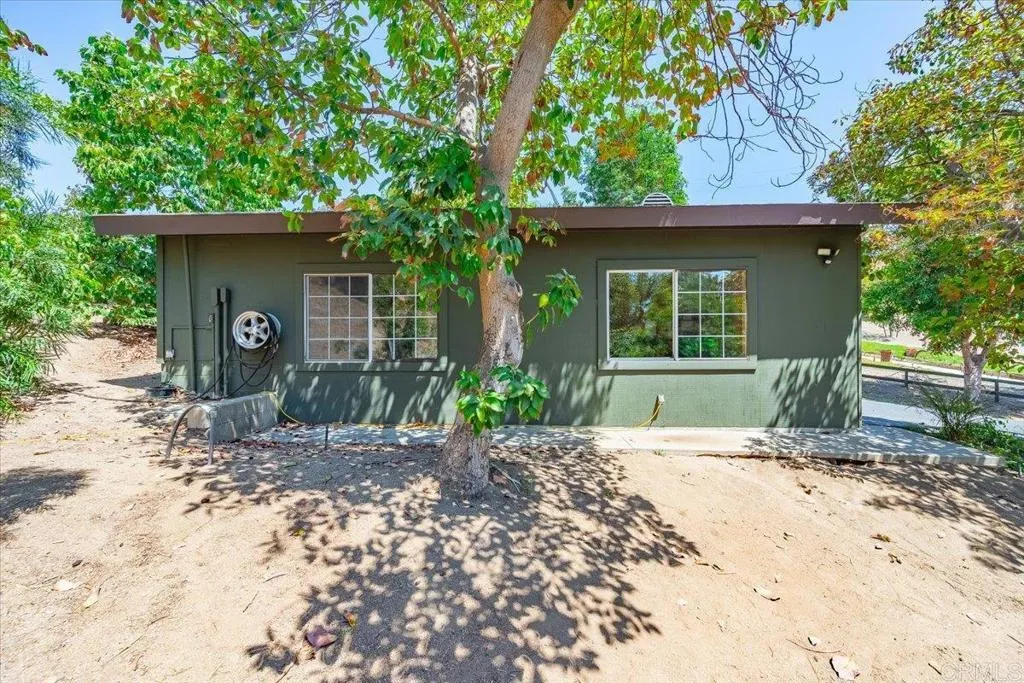 https://cdn.realtyfeed.com/cdn/127/307066324/72f5b0bf7d588a1101792b220a893166.webp