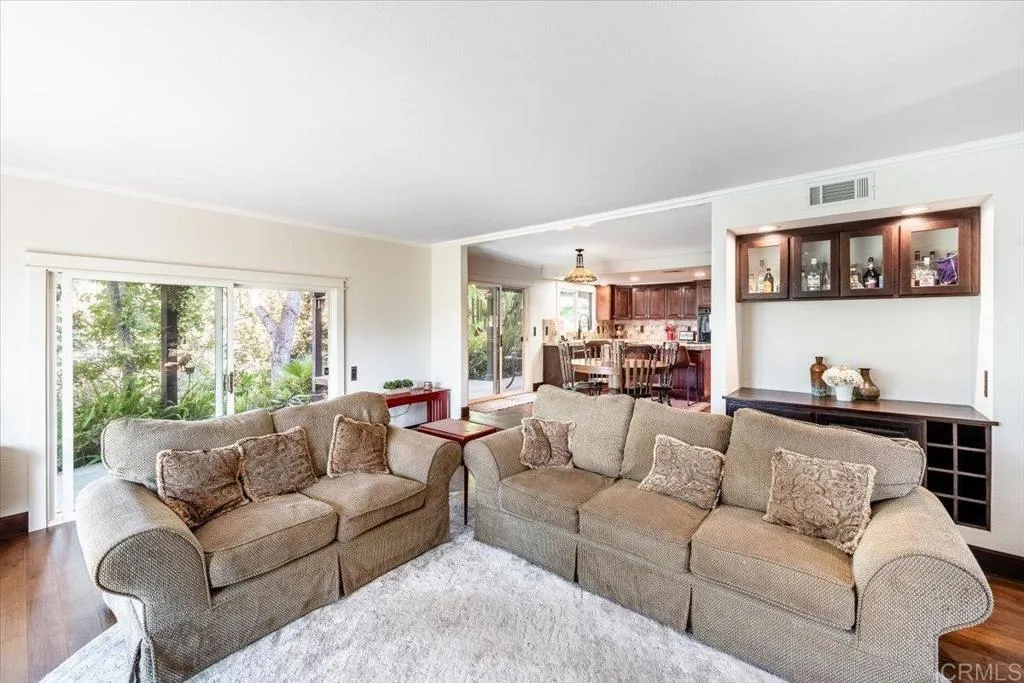 https://cdn.realtyfeed.com/cdn/127/307066324/7ca3bed0fa46788de817921858958834.webp