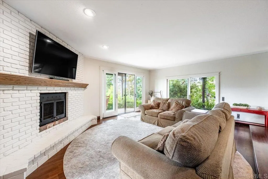https://cdn.realtyfeed.com/cdn/127/307066324/f58298534285e7e6cc47e2e35f4164f1.webp