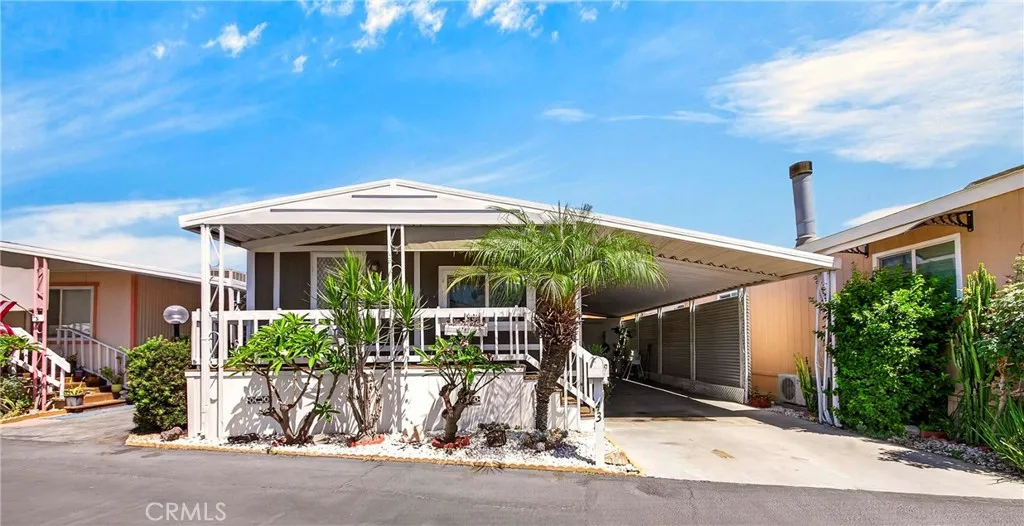 Hawaiian Gardens, CA 90716