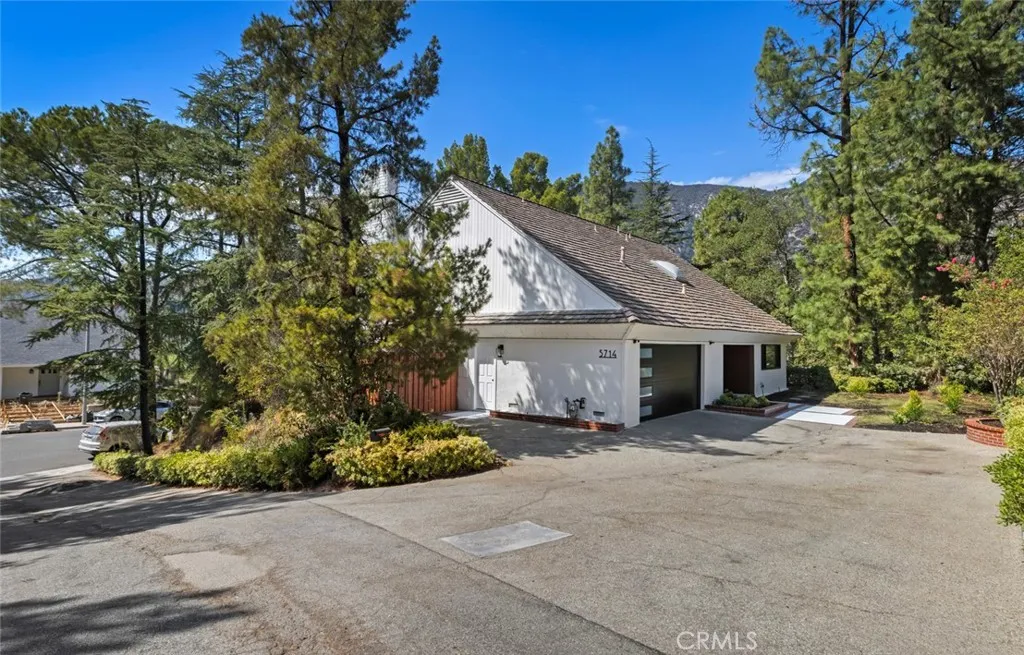 La Canada Flintridge, CA 91011