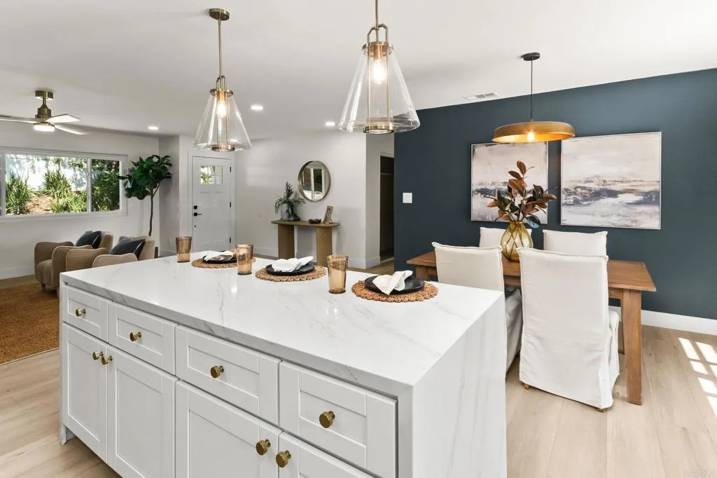 https://cdn.realtyfeed.com/cdn/127/307066393/297a34bc3aca9b6eed7705ad82aabe8b.webp