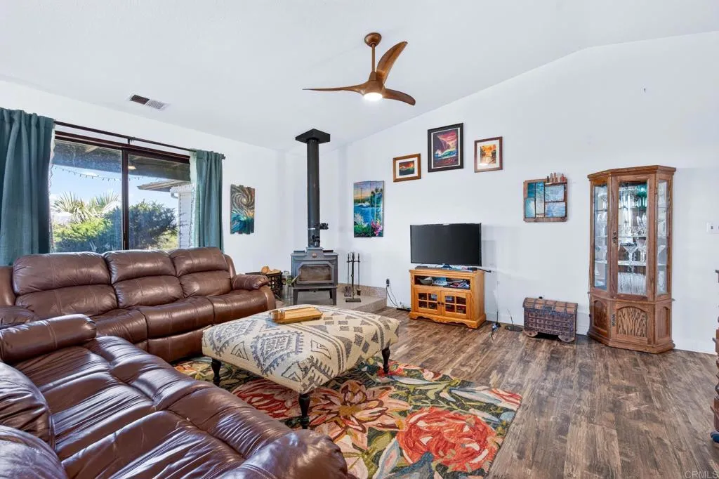 https://cdn.realtyfeed.com/cdn/127/307066454/49c3e95cf0f335b3941621d550cd975d.webp