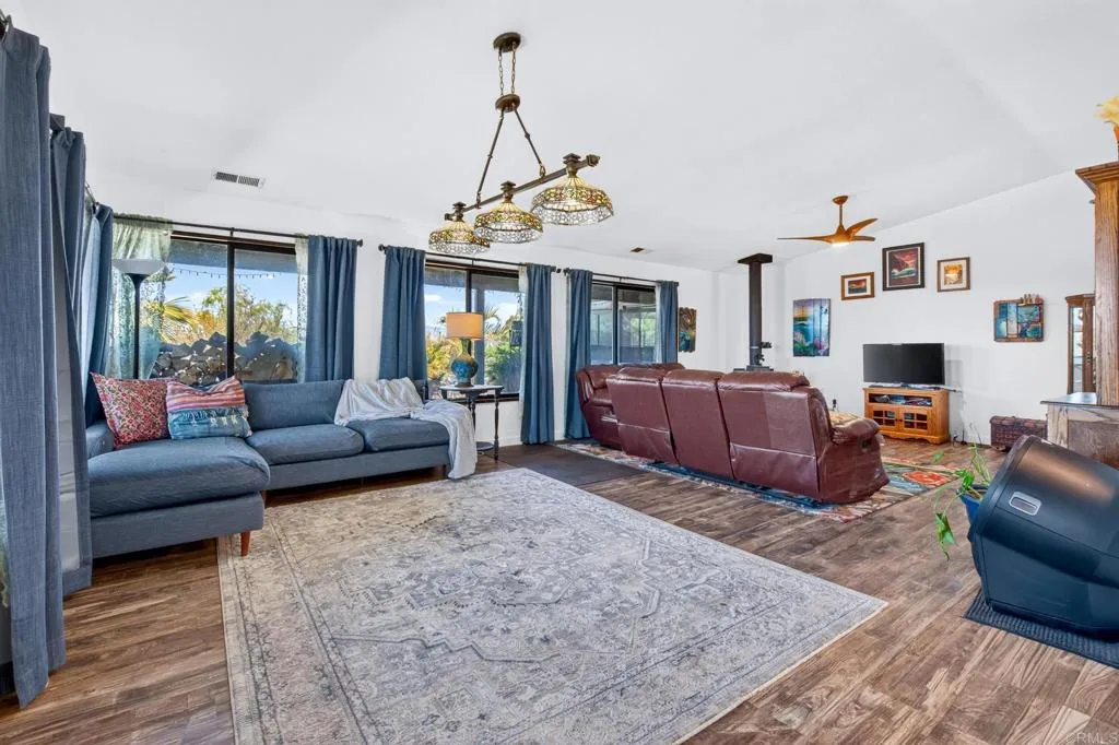 https://cdn.realtyfeed.com/cdn/127/307066454/55211c88b4ce225c4cb7c43fbf3f973e.webp