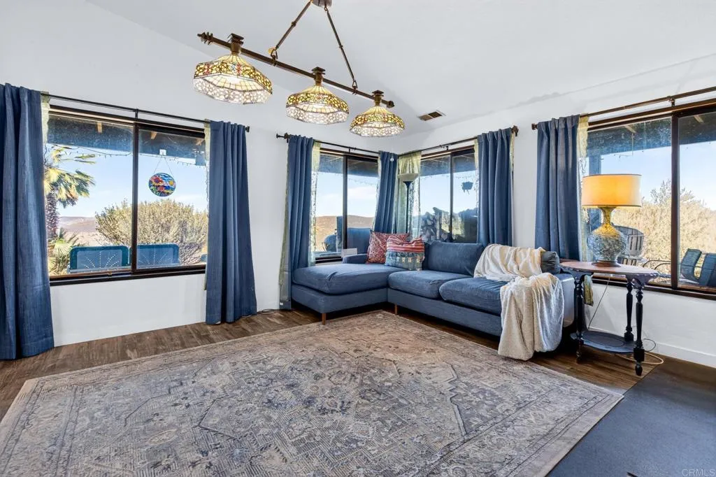 https://cdn.realtyfeed.com/cdn/127/307066454/b25fc690473d491cf91ad340407b5e71.webp