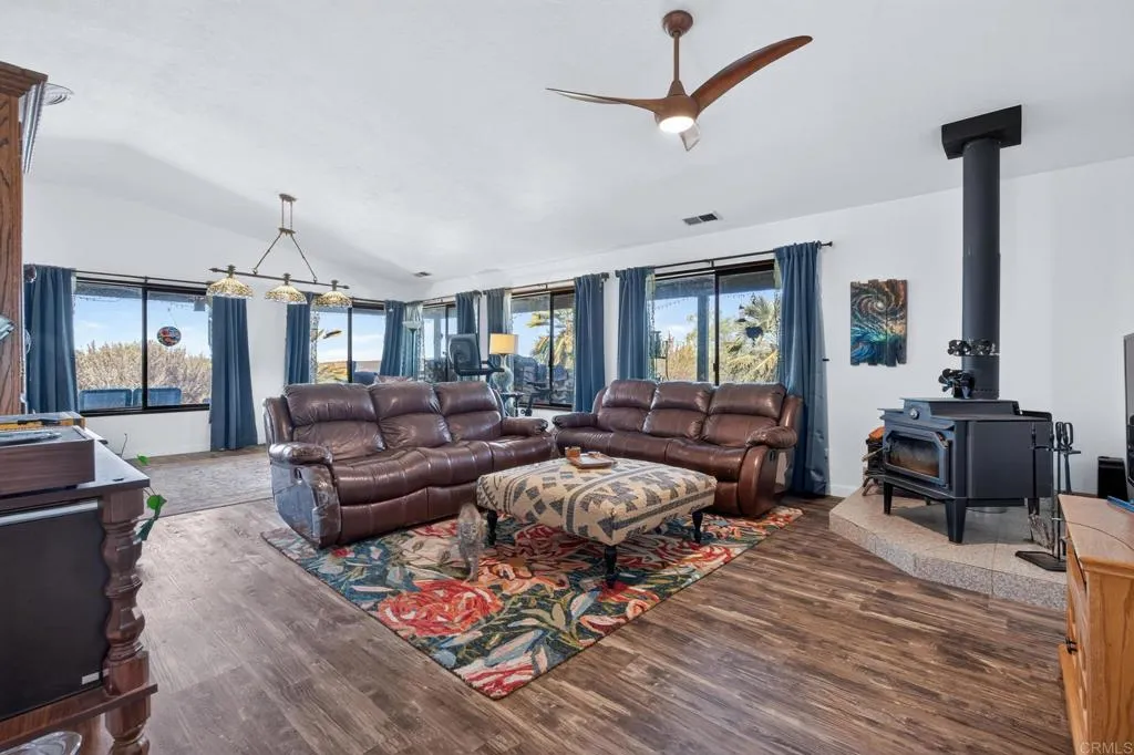 https://cdn.realtyfeed.com/cdn/127/307066454/e49f691bd74190c673b8d7189747a173.webp