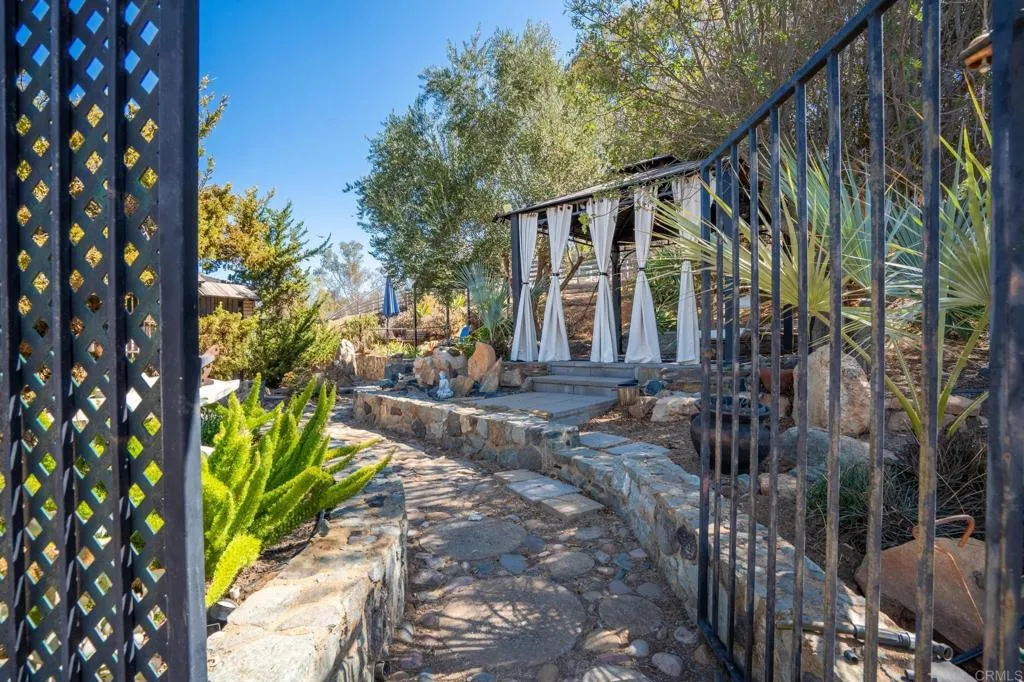 https://cdn.realtyfeed.com/cdn/127/307066454/e546c981ad14caef20b0c75ce3878892.webp