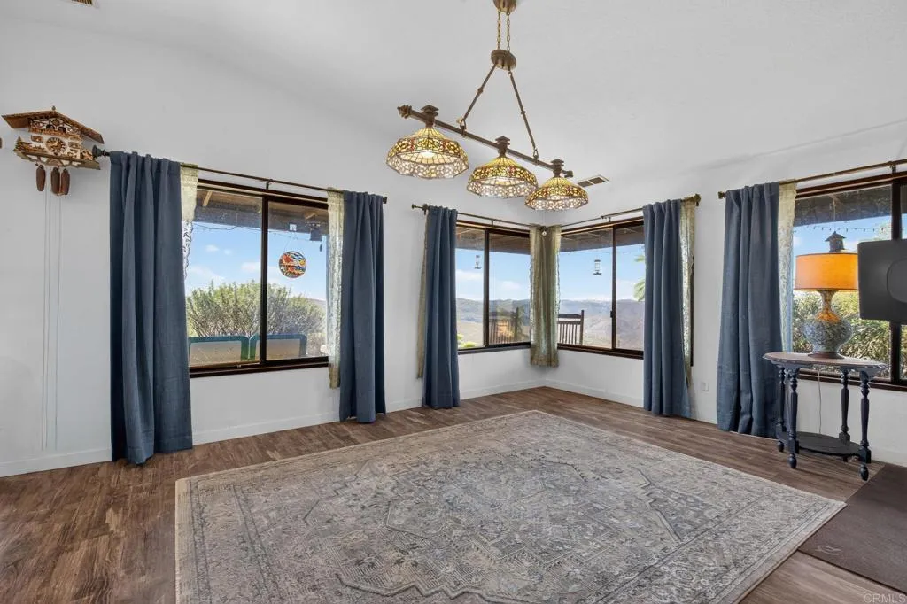 https://cdn.realtyfeed.com/cdn/127/307066454/eff1cb9ae1a105474a1029a0981ae9f7.webp