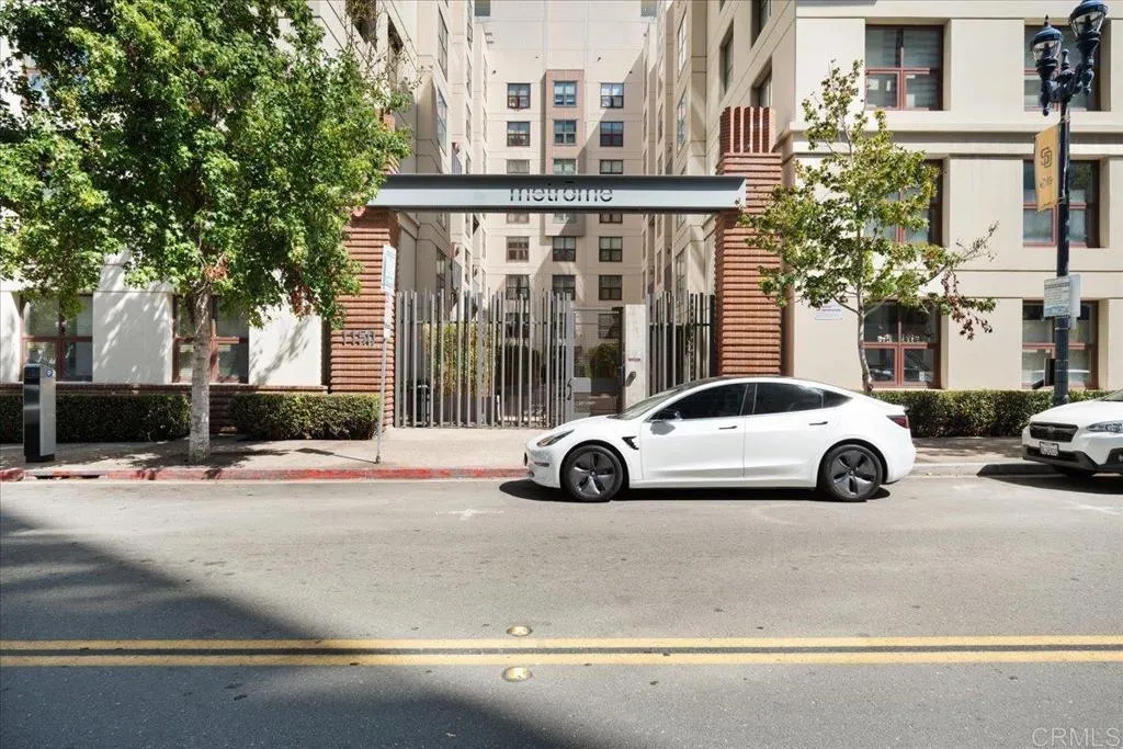 https://cdn.realtyfeed.com/cdn/127/307066512/085ce8ce4e1271545337ca8a6c34a8de.webp
