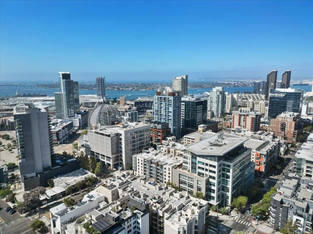 https://cdn.realtyfeed.com/cdn/127/307066512/16a8258a191b07baf97cf9a9babb44c9.webp