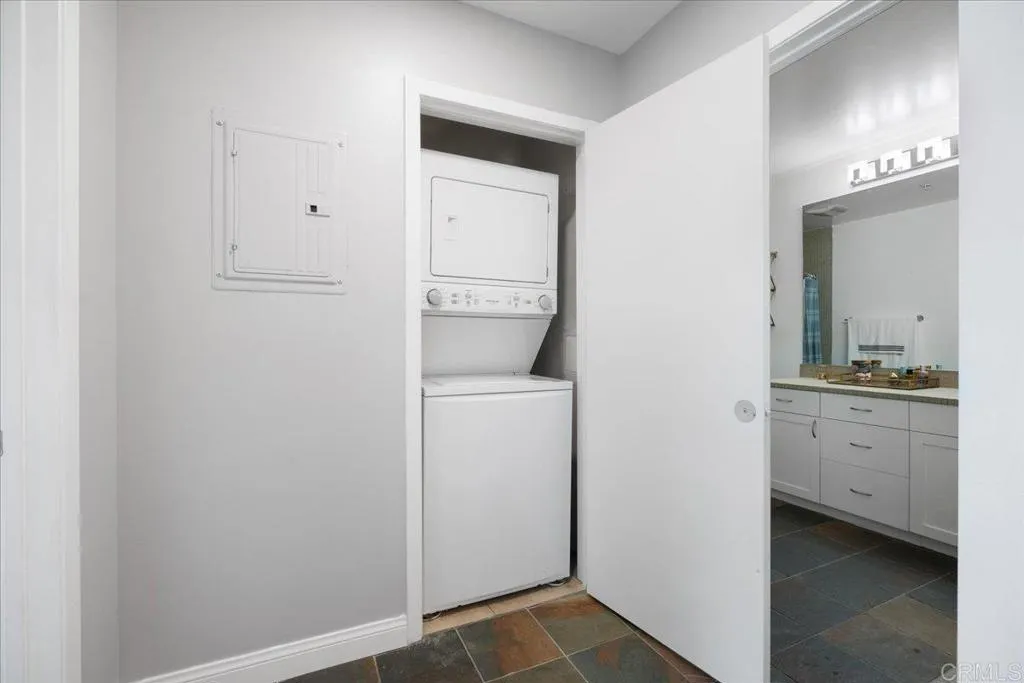 https://cdn.realtyfeed.com/cdn/127/307066512/6482123f4a3584d68530effee4378ba8.webp