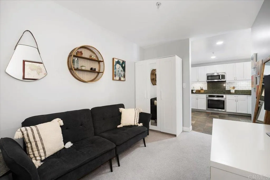 https://cdn.realtyfeed.com/cdn/127/307066512/9bd9cba0a73f8324ceecc104a8c0e489.webp
