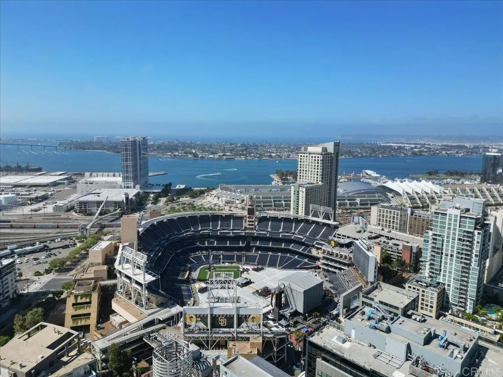 https://cdn.realtyfeed.com/cdn/127/307066512/ef2c80536236e652a6c55b3a08c2dbb8.webp