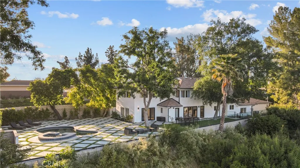 Los Angeles, CA 91356