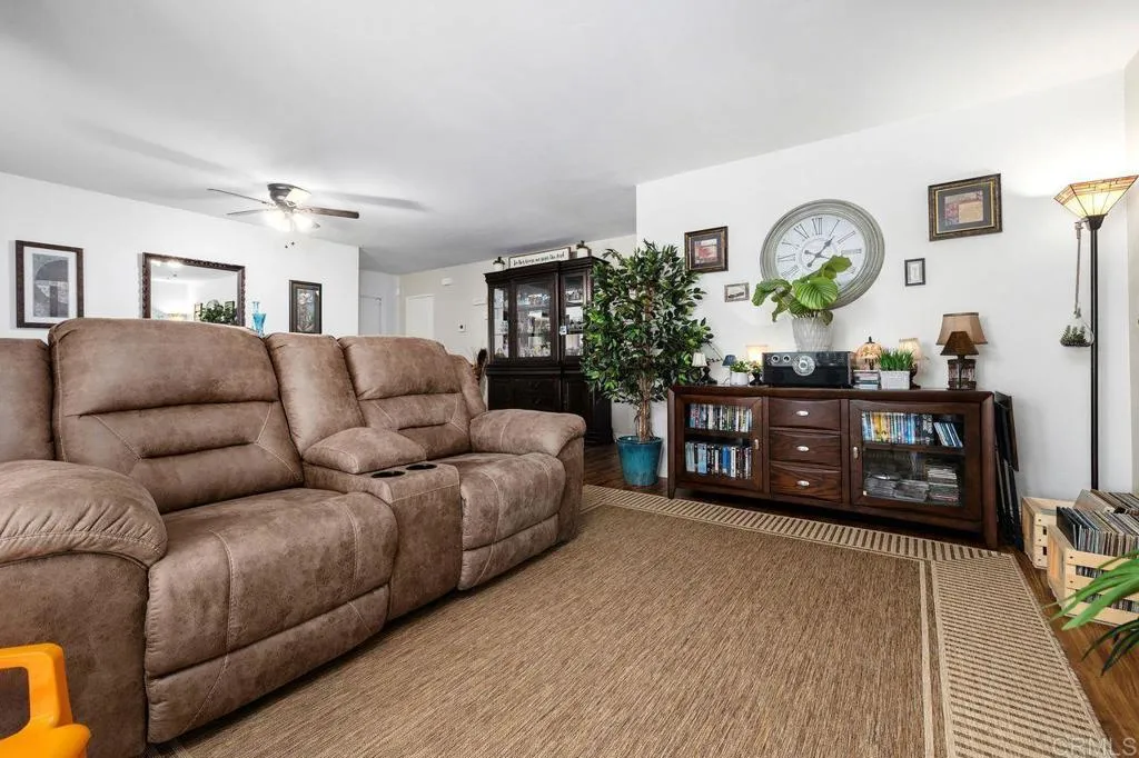 https://cdn.realtyfeed.com/cdn/127/307066678/8fef209995261f6d5319e04fbbecfec7.webp