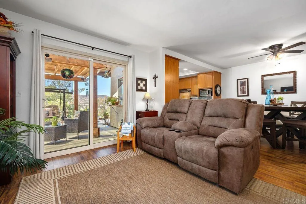 https://cdn.realtyfeed.com/cdn/127/307066678/e3372bfb23dc1c0e55aad22e55279b9d.webp