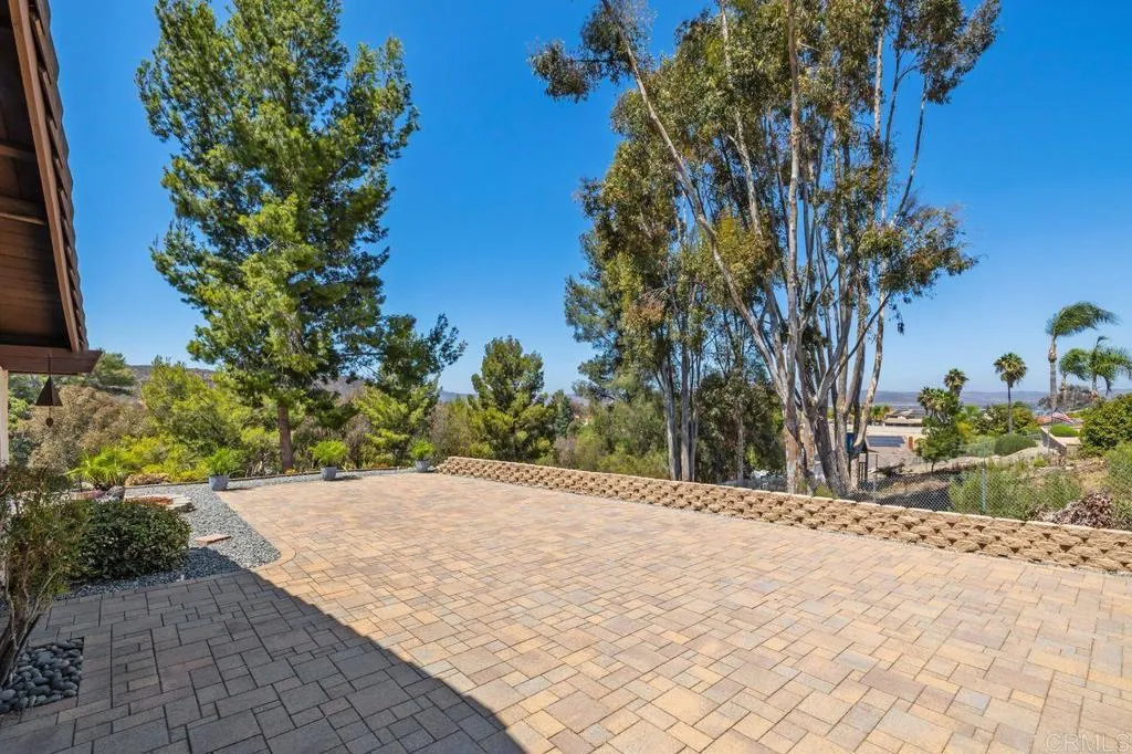 https://cdn.realtyfeed.com/cdn/127/307066678/fbec105ca7e63f92cd89564ef5ca893d.webp