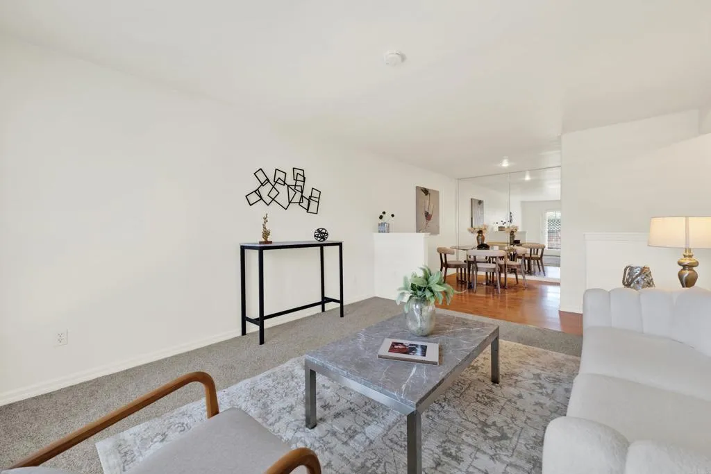 https://cdn.realtyfeed.com/cdn/127/307066703/87e572ff415ce27bef97374c9f858e58.webp