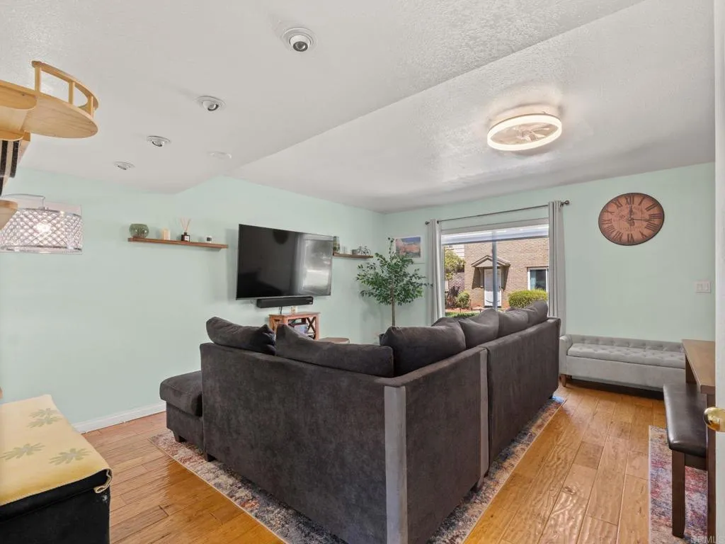 https://cdn.realtyfeed.com/cdn/127/307066708/12f92aa8ea1bfcda1a6def309b79e369.webp