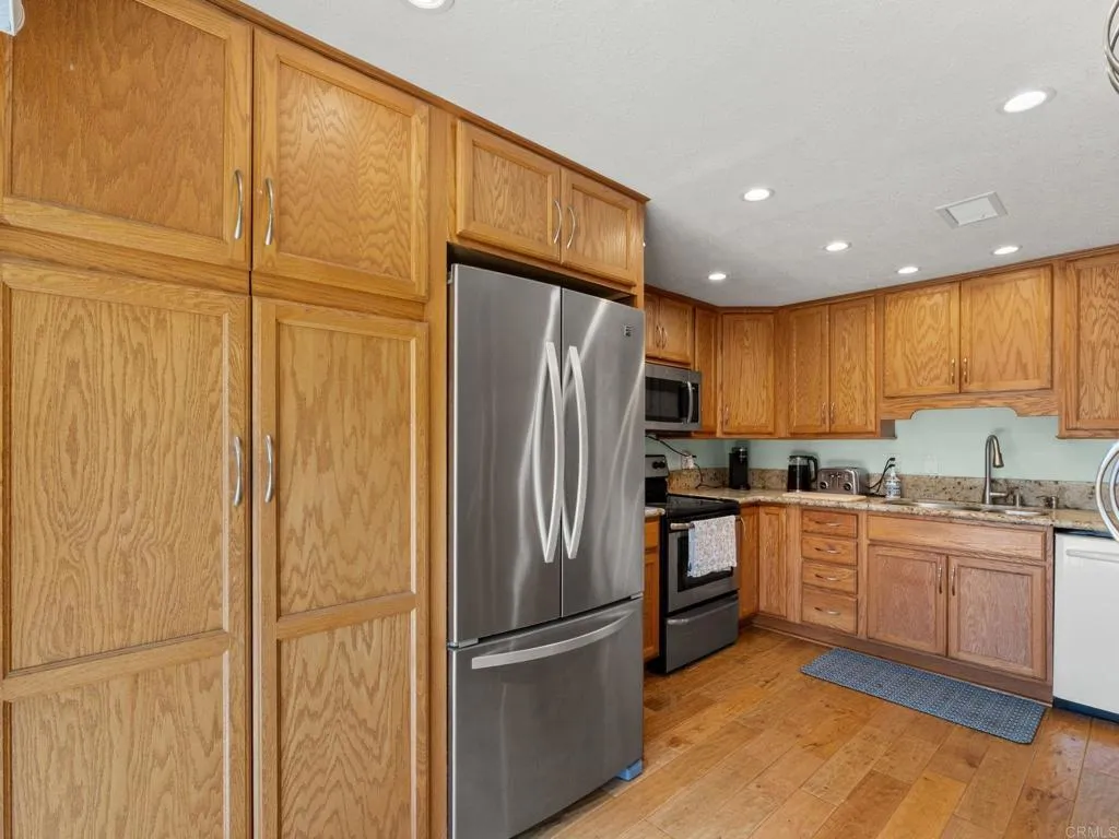 https://cdn.realtyfeed.com/cdn/127/307066708/aa4a239c9760aae258354f8f5a62c607.webp
